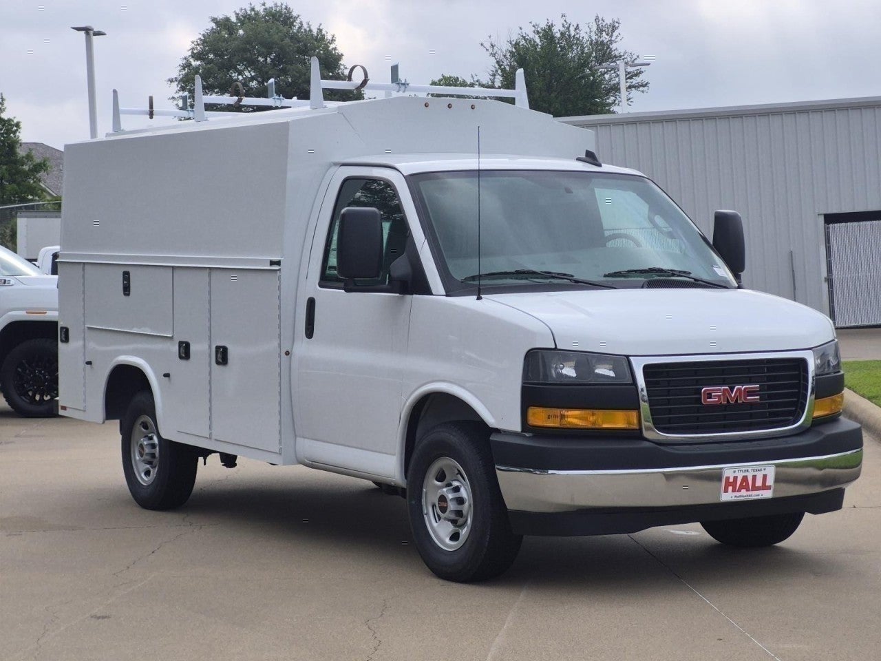 2026 GMC Savana Cutaway 3500 1WT in Summit White — front three-quarter view
